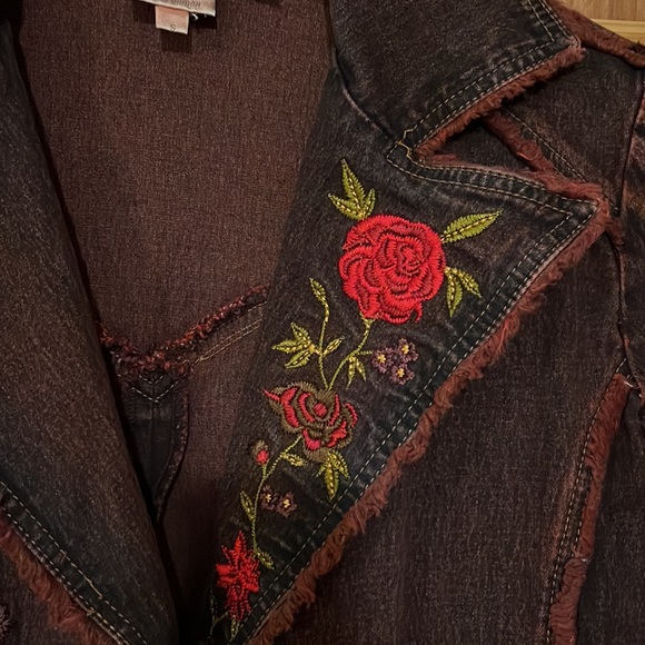 Gorgeous Embroidered denim jacket !! - Picture 5 of 10